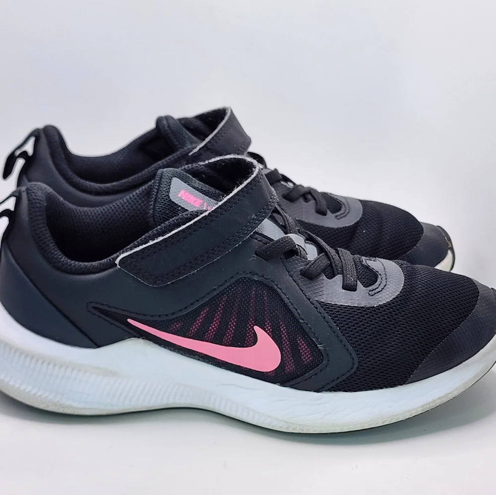 Nike Unisex-Child Star Runner 2 (PSV) Sneaker Size 5Y